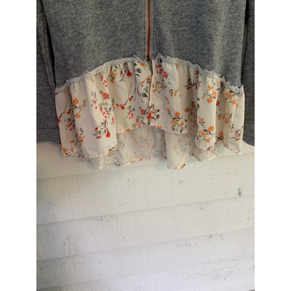 Hint of Mint Gray Floral Ruffle Hem Zip Hoodie Women’s Size Small Lightweight - Picture 5 of 8